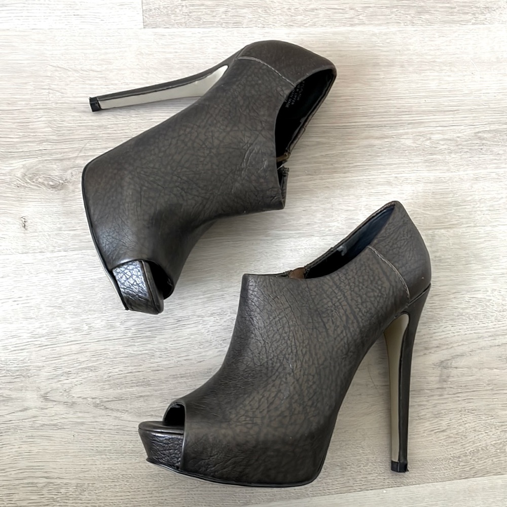 Boutique 9 High Heel Booties 6.5